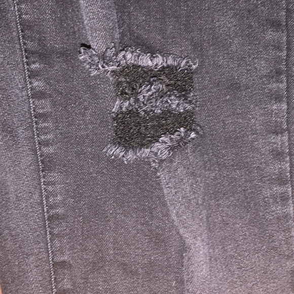 ❤️DISTRESSED PLUS SIZE JEANS❤️ - Picture 5 of 7